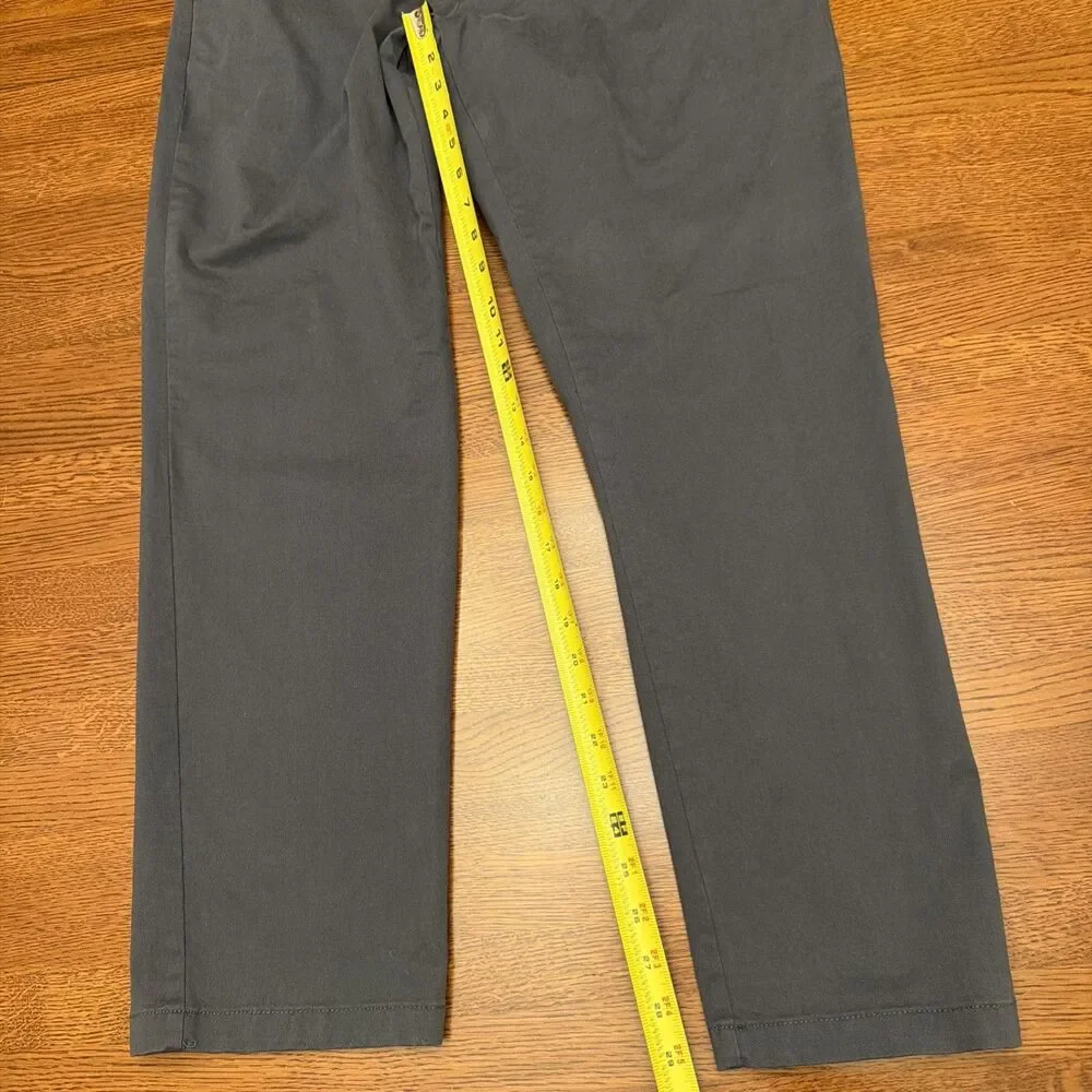 Banana Republic Men’s Size 36x30 Chino Pants, Straight Fit Gray